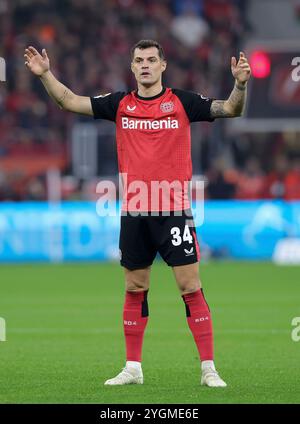 Leverkusen, Deutschland. 01 novembre 2024. firo : 01.11.2024, football, football, 1ère Bundesliga, 1ère ligue, saison 2024/2025, Bayer 04 Leverkusen - VfB Stuttgart granit Xhaka, Leverkusen, Gesture Credit : dpa/Alamy Live News Banque D'Images