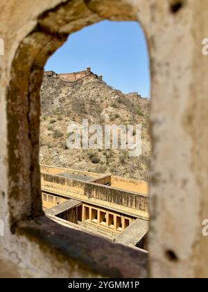 Vue sur les belles collines de Amber fort , site du patrimoine mondial de l'UNESCO , Jaipur , Inde Banque D'Images