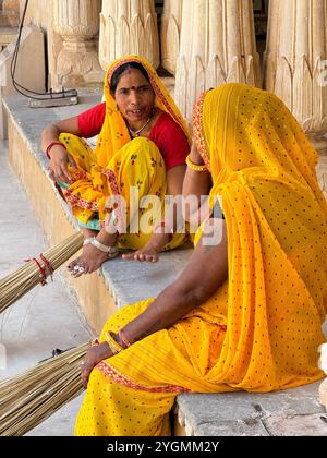 Dames indiennes portant des vêtements traditionnels, du Rajasthan, Inde Banque D'Images