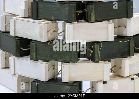 Armée militaire, munitions, balles et boîtes de transport de munitions en bois Banque D'Images