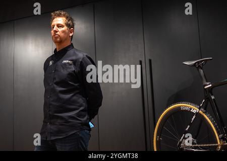 Anvers, Belgique. 08 novembre 2024. Le directeur général Rik Verbrugghe photographié lors d'une conférence de presse de l'équipe de cyclocross Ridley Racing Team, à Anvers, le vendredi 08 novembre 2024. BELGA PHOTO WARD VANDAEL crédit : Belga News Agency/Alamy Live News Banque D'Images