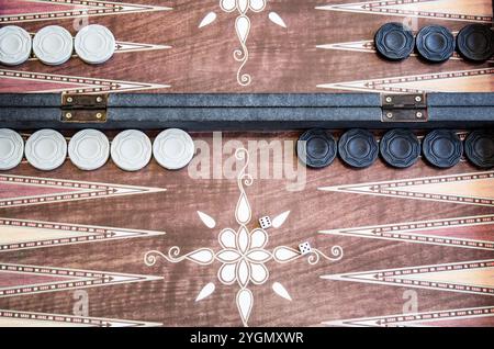 Gros plan sur le jeu de Backgammon traditionnel Banque D'Images