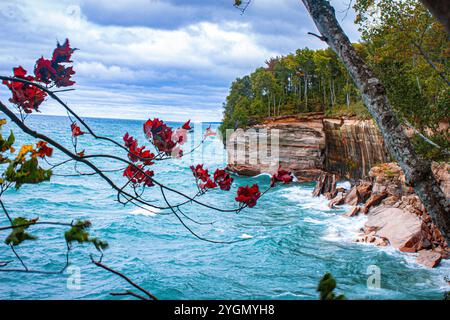 Randonnée sur le North Country Trail le long de Rock Lakeshore Banque D'Images