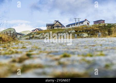 Vue de la route Tremola pour passer Gotthardpass, vallée Leventina, Kanton Tessin, Alpes suisses, Suisse, Europe Banque D'Images