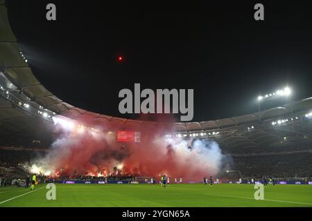 Bengalos, pyrotechnie, pyrotechnie, feux d'artifice, Cannstatter Kurve, fan block, atmosphérique, menaçant, Ligue des champions, MHPArena, MHP Arena Stuttgart, Bade Banque D'Images