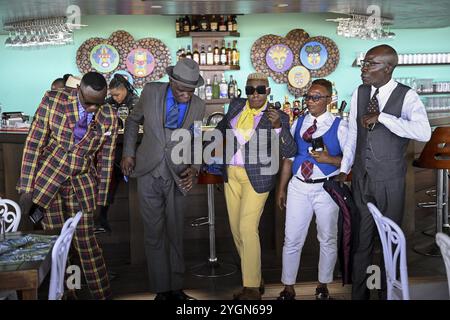 Sapeurs, membres de la Société des Ambianceurs et des personnes elegantes (SAPE), société des artistes et des personnes élégantes, Brazzaville, Republ Banque D'Images