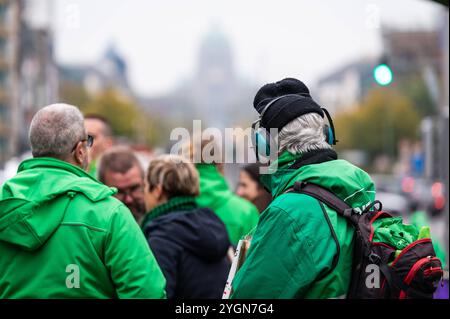 Grève nationale et marche de protestation pour le bien-être, la sécurité sociale et contre la pauvreté. Organisé par le secteur à but non lucratif, région de Bruxelles-capitale, Belgique, 7 novembre 2024 Banque D'Images