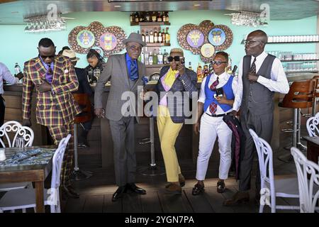 Sapeurs, membres de la Société des Ambianceurs et des personnes elegantes (SAPE), société des artistes et des personnes élégantes, Brazzaville, Republ Banque D'Images