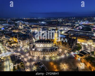 Vieille ville avec église de la Cour, Palais Royal, bâtiment Semper, place du Théâtre et opéra Semper, vue aérienne, Dresde, Saxe, Allemagne, Europe Banque D'Images