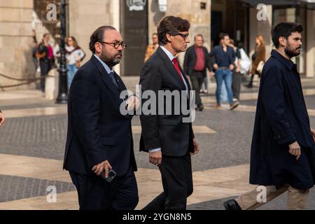 Barcelone, Espagne. 08 novembre 2024. Politiciens, hommes d'affaires et syndicats tiennent une minute de silence à Plaça Sant Jaume à Barcelone en mémoire des victimes de la DANA à Valence. Políticos, empresarios y sindicatos realizan un minuto de Silencio en la Plaça Sant Jaume de Barcelona en recuerdo de las víctimas de la DANA en Valencia. DANS LE pic:Salvador Illa News-Politics-Barcelona, Espagne vendredi, novembre, 08, 2024 (photo par Eric Renom/LaPresse) crédit : LaPresse/Alamy Live News Banque D'Images