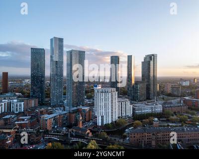 Vue aérienne de Deansgate Towers dans le quartier de New Jackson, Manchester, Angleterre Banque D'Images