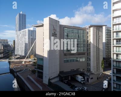 L'hôtel Lowry le long des rives de la rivière Irwell, Manchester, Angleterre Banque D'Images