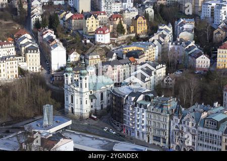 Karlovy Vary, République tchèque, 24 février 2017 : bâtiments traditionnels et hôtels de la célèbre station balnéaire, Europe Banque D'Images