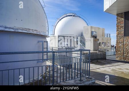 Pic du midi, France - 2 novembre 2024 : vue sur les Pyrénées françaises depuis l'Observatoire du pic du midi Banque D'Images