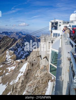 La Mongie, France - 2 novembre 2024 : téléphérique à l'Observatoire du pic du midi, dans les Pyrénées françaises Banque D'Images