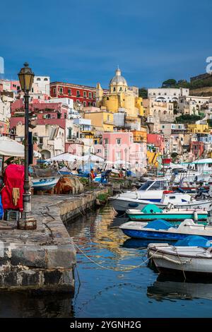 Vue pittoresque de Corricella, Procida, Campanie, Italie Banque D'Images