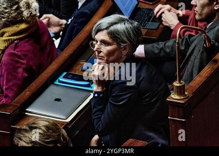 Paris, France. 05 novembre 2024. Antonin Burat/le Pictorium - séance des questions au gouvernement du 5 novembre 2024 à l'Assemblée nationale française - 05/11/2024 - France/Paris - députée écologiste Sandrine Rousseau, lors de la séance des questions au gouvernement du 5 novembre 2024 à l'Assemblée nationale française. Crédit : LE PICTORIUM/Alamy Live News Banque D'Images