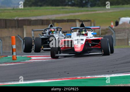 Kai Daryanani, Fortec Motorsport, ROKiT F4 British Championship, certifié par la FIA, trois courses de vingt minutes sur le Donington GRA Banque D'Images