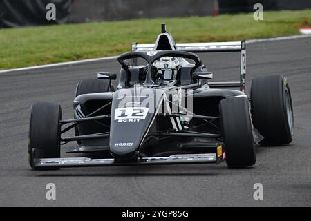 Alex Ninovic, Rodin Motorsport, ROKiT F4 British Championship, certifié par la FIA, trois courses de vingt minutes sur le Donington Grand Banque D'Images