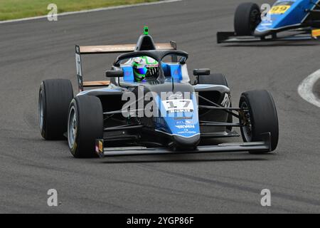 Maxwell Dodds, Virtuosi Racing, ROKiT F4 British Championship, certifié par la FIA, trois courses de vingt minutes sur le Donington Grand Banque D'Images