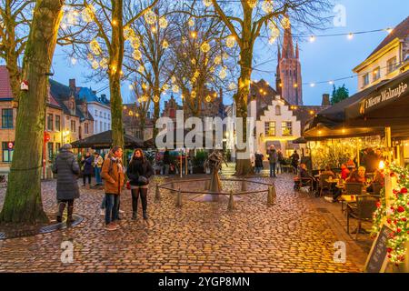 Belgique, Bruges,Walplein, petite place pavée Banque D'Images