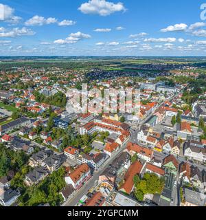 Ausblick auf Fürstenfeldbruck, Kreisstadt in der Metropolregion München Die oberbayerische Stadt Fürstenfeldbruck an der Amper im Luftb Fürstenfeldbru Banque D'Images