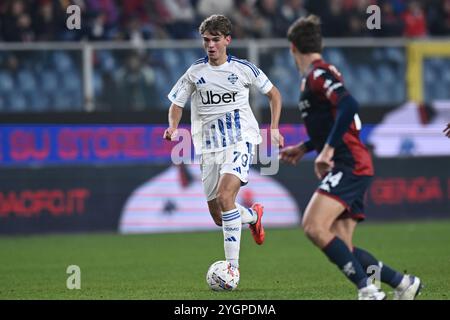 Nicolas Paz (Côme) lors du match italien 'Serie A' entre Gênes 0-0 Côme au stade Luigi Ferraris le 07 novembre 2024 à Gênes, Italie. Crédit : Maurizio Borsari/AFLO/Alamy Live News Banque D'Images