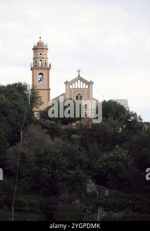 Chiesa di San Pancrazio martire, église, Conca dei Marini, Conga R'e Marine, côte amalfitaine, province de Salerne, péninsule de Sorrente, Italie, Europe Banque D'Images