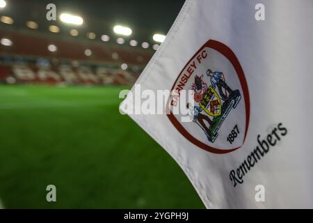 Le drapeau de coin du jour du souvenir de Barnsley pendant le match de Sky Bet League 1 Barnsley vs Rotherham United à Oakwell, Barnsley, Royaume-Uni, 8 novembre 2024 (photo par Alfie Cosgrove/News images) Banque D'Images