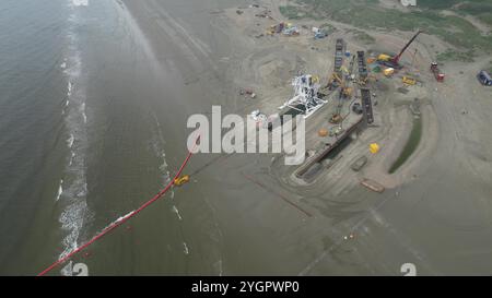 Wijk aan Zee, pays-Bas - 16 mai 2024 - connexion d'un parc éolien offshore à un hub électrique terrestre Banque D'Images