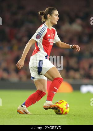 North London, Royaume-Uni. 08 novembre 2024. North London, Angleterre, 08 novembre 2024 : Emily Fox (2 Arsenal) lors du match de Super League Barclays Womens entre Arsenal et Brighton et Hove Albion à l'Emirates Stadium dans le nord de Londres, en Angleterre. (Jay Patel/SPP) crédit : photo de presse sportive SPP. /Alamy Live News Banque D'Images