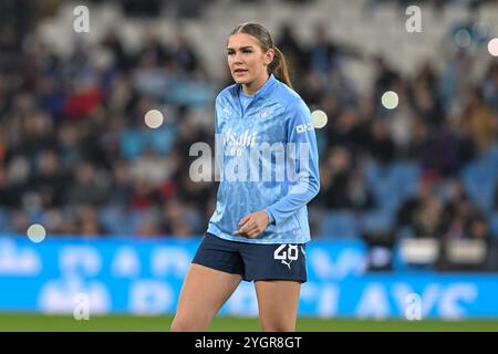 Manchester, Royaume-Uni. 08 novembre 2024. Gracie Prior de Manchester City Women se réchauffe avant le match Barclays Women's Super League Manchester City Women vs Tottenham Hotspur's Women au stade Etihad, Manchester, Royaume-Uni, le 8 novembre 2024 (photo par Cody Froggatt/News images) à Manchester, Royaume-Uni le 11/8/2024. (Photo de Cody Froggatt/News images/Sipa USA) crédit : Sipa USA/Alamy Live News Banque D'Images