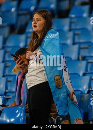 Stade Etihad, Royaume-Uni. 8 novembre 2024. Fan de Manchester City lors de la Super League féminine Barclays entre Manchester City et Tottenham au stade Etihad de Manchester, Angleterre 8 novembre 2024 | photo : Jayde Chamberlain/SPP. Jayde Chamberlain/SPP (Jayde Chamberlain/SPP) crédit : SPP Sport Press photo. /Alamy Live News Banque D'Images