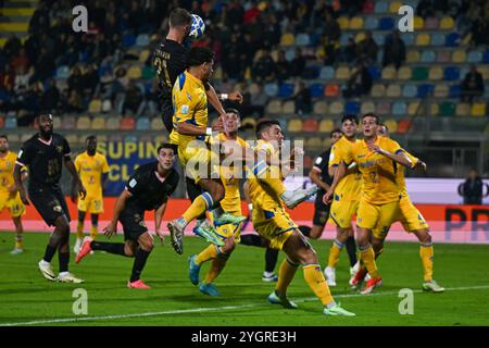 Jeremy le Douaron (Palermo F.C.) frappe le ballon pendant le match Italien Serie BKT entre Frosinone Calcio vs Palermo F.C., le 8 novembre 2024 au stade Benito Stirpe de Frosinone, Italie Banque D'Images