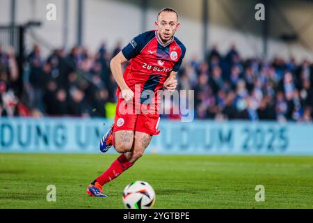 Verl, Deutschland. 08 novembre 2024. Adrien Lebeau (FC Hansa Rostock, #14) GER, SC Verl vs FC Hansa Rostock, Fussball, 3. Liga, 14. Spieltag, Spielzeit 2024/2025, 08.11.2024 le Règlement DFL interdit toute utilisation de photographes comme séquences d'images et/ou quasi-vidéo. Foto : Eibner-Pressefoto/Jan Rollinger crédit : dpa/Alamy Live News Banque D'Images