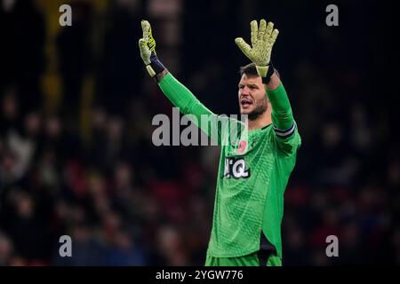 Watford, Royaume-Uni. 08 novembre 2024. WATFORD, ANGLETERRE - 8 NOVEMBRE : le gardien Daniel Bachmann du Watford FC fait des gestes lors du match du Sky Bet Championship entre Watford FC et Oxford United FC à Vicarage Road le 8 novembre 2024 à Watford, Angleterre. (Photo de René Nijhuis/MB Media) crédit : MB Media solutions/Alamy Live News Banque D'Images