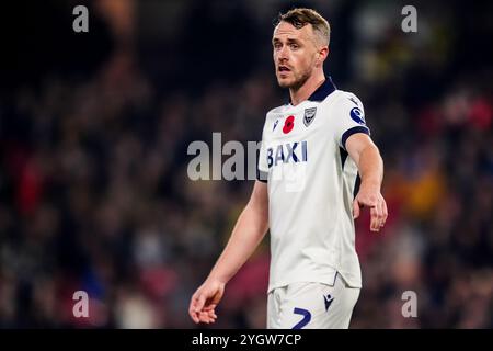 Watford, Royaume-Uni. 08 novembre 2024. WATFORD, ANGLETERRE - 8 NOVEMBRE : Sam long de l'Oxford United FC fait des gestes lors du match du Sky Bet Championship entre Watford FC et Oxford United FC à Vicarage Road le 8 novembre 2024 à Watford, Angleterre. (Photo de René Nijhuis/MB Media) crédit : MB Media solutions/Alamy Live News Banque D'Images