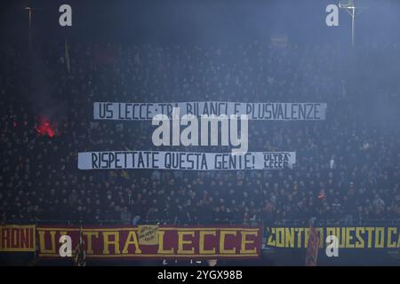 Lecce, Italie. 08 novembre 2024. Les supporters de L'US Lecce lors du match de Serie A entre l'US Lecce et l'Empoli FC au stade Ettore Giardiniero - via del Mare à Lecce (Italie), le 8 novembre 2024. Crédit : Insidefoto di andrea staccioli/Alamy Live News Banque D'Images