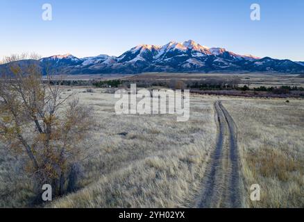 Vue aérienne de la chaîne d'Absaroka depuis le long de la rivière Yellowstone dans la Paradise Valley du Montana Banque D'Images