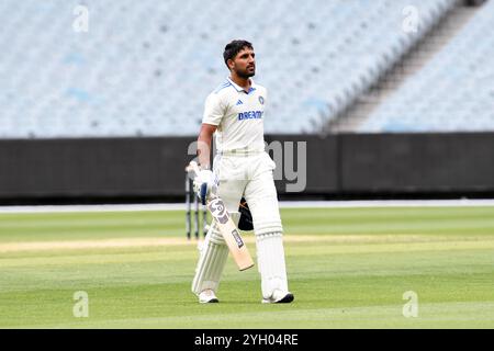 MELBOURNE AUSTRALIE. 9 novembre 2024. Sur la photo : India Batter Dhruv Jurel lors du 2ème test non officiel du match de cricket de la série de test Australia A vs India A au Melbourne Cricket Ground, Melbourne, Australie le 9 novembre 2024. Crédit : Karl Phillipson / Alamy Live News Banque D'Images