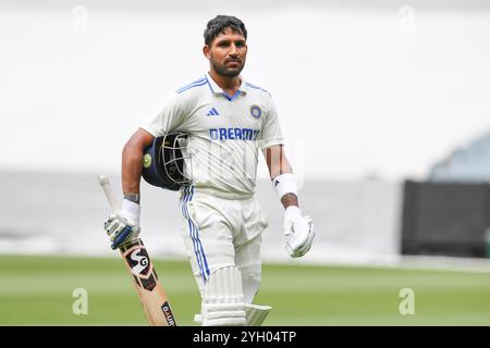 MELBOURNE AUSTRALIE. 9 novembre 2024. Sur la photo : India Batter Dhruv Jurel lors du 2ème test non officiel du match de cricket de la série de test Australia A vs India A au Melbourne Cricket Ground, Melbourne, Australie le 9 novembre 2024. Crédit : Karl Phillipson / Alamy Live News Banque D'Images