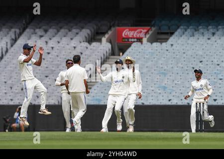 MELBOURNE AUSTRALIE. 9 novembre 2024. L'Inde célèbre après le licenciement de Cameron Bancroft pour no runs lors du 2e test Australie - Inde au Melbourne Cricket Ground, Melbourne, Australie le 9 novembre 2024. Crédit : Karl Phillipson / Alamy Live News Banque D'Images