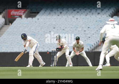 MELBOURNE AUSTRALIE. 9 novembre 2024. Sur la photo : India Mukesh Kumar lors du 2ème test non officiel du match de cricket de la série de test Australia A vs India A au Melbourne Cricket Ground, Melbourne, Australie le 9 novembre 2024. Crédit : Karl Phillipson / Alamy Live News Banque D'Images