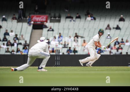 MELBOURNE AUSTRALIE. 9 novembre 2024. Sur la photo : Australie Sam Konstas lors du 2ème test non officiel du match de cricket de la série de test Australie A vs Inde A au Melbourne Cricket Ground, Melbourne, Australie le 9 novembre 2024. Crédit : Karl Phillipson / Alamy Live News Banque D'Images