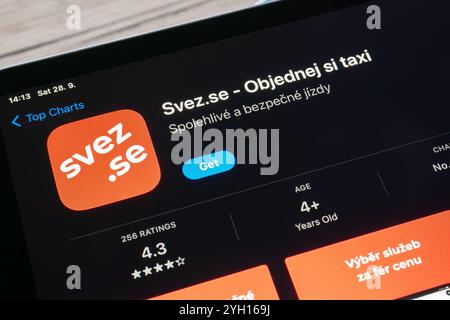 OSTRAVA, RÉPUBLIQUE TCHÈQUE - 28 SEPTEMBRE 2024 : App Store de Svez.se application mobile pour les trajets en taxi en Tchéquie Banque D'Images