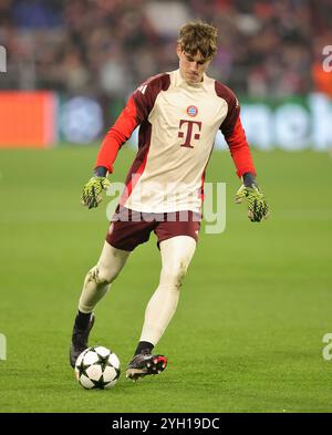 Munich, Deutschland. 06 novembre 2024. firo : 06.11.2024, football, soccer, Ligue des Champions, saison 2024/2025, 4ème journée FC Bayern Munich - Benfica Lisbon, Max Schwitht, FC Bayern Munich, FCB, Munich, action individuelle, crédit : dpa/Alamy Live News Banque D'Images