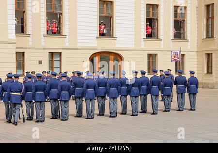 Changement de garde, Château de Prague. Banque D'Images