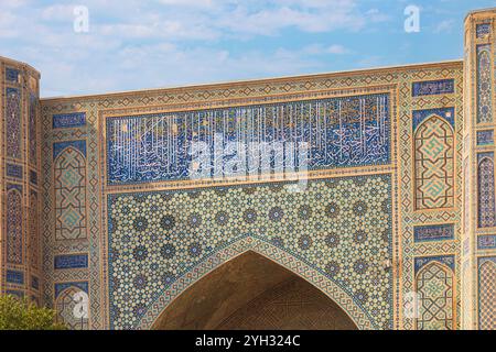 Samarcande, Ouzbékistan - octobre. 10. 2024 : entrée à la mosquée Bibi Khanum à Samarcande Banque D'Images