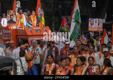Mumbai, Inde. 08 novembre 2024. MUMBAI INDE 8 NOVEMBRE 2024 Shiv Sena UBT candidat Vinod Ghosalkar rassemblement électoral à Dahisar le 8 novembre 2024 à Mumbai Inde photo par Satish Bate Hindustan Times crédit : Sipa USA/Alamy Live News Banque D'Images