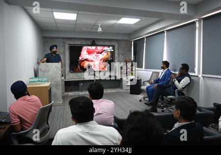 New Delhi, Inde. 08 novembre 2024. NEW DELHI, INDE - 8 NOVEMBRE : chirurgie en direct au Centre for Sports Injury de Safdarjung Enclave, le 8 novembre 2024 à New Delhi, Inde. (Photo de Vipin Kumar/Hindustan Times/Sipa USA) crédit : Sipa USA/Alamy Live News Banque D'Images